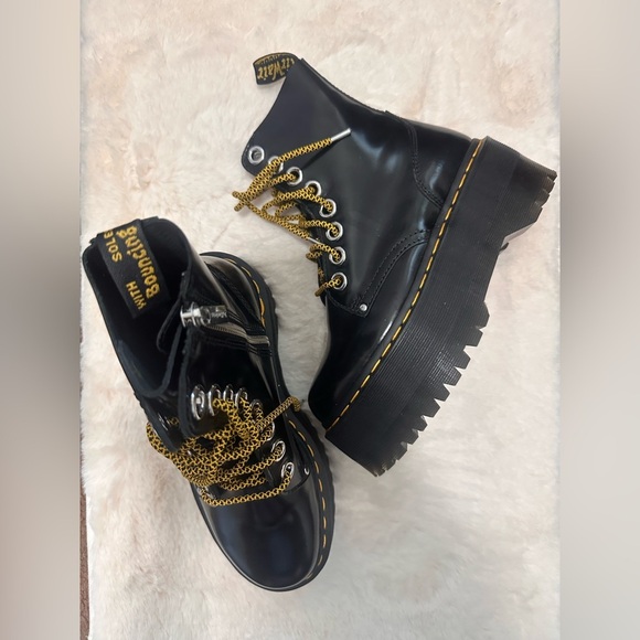 Dr.‎ Martens Black Leather Boots with Yellow Laces Jadon Max size 8 - Picture 3 of 8